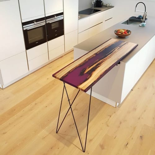 Volis Resin Bar | Tables by Atelier Insolite