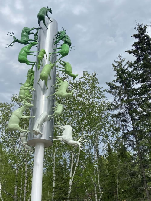 Battre le sentier | Public Sculptures by COOKE-SASSEVILLE | Zoo Sauvage de Saint-Felicien in Saint-Félicien