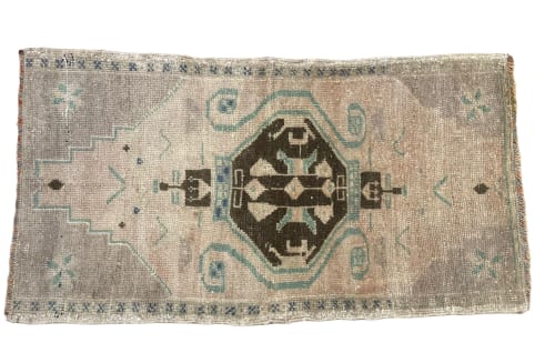 Vintage Turkish rug doormat | 1.7 x 2.11 | Rugs by Vintage Loomz