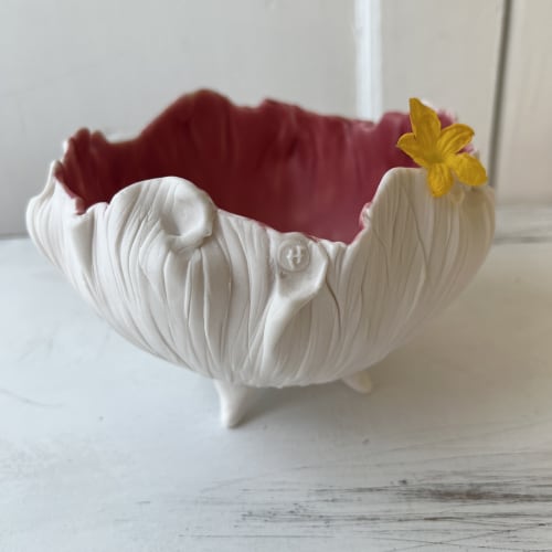 Porcelain bowl on feet in white and pink-red | Decorative Bowl in Decorative Objects by Helene Fleury