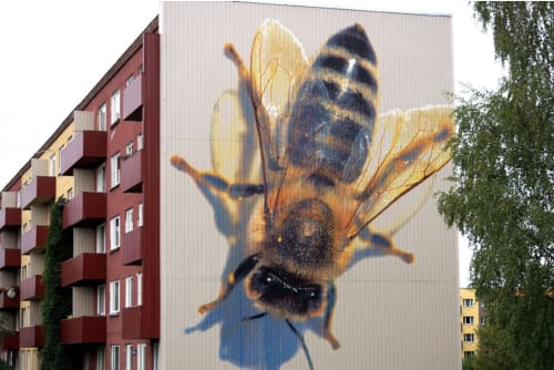 Mural I love Annelinn, the bee | Street Murals by Robot Muralist