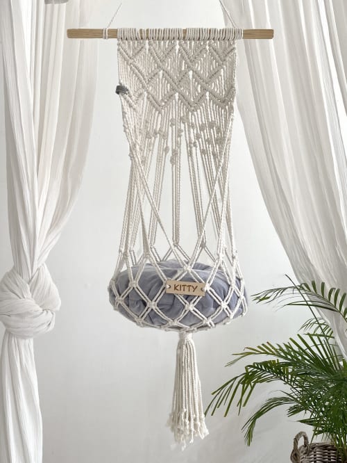 Macrame cat hammock | Chairs by Anzy Home