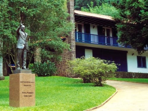 Attilio Fontana | Public Sculptures by Cicero D'Ávila | Memorial Attilio Fontana in Centro
