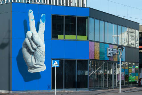 "Glove II" | Street Murals by Nuno Viegas | Leiden Centraal in Leiden
