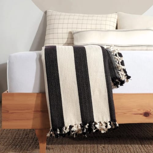 Black and grey online blanket