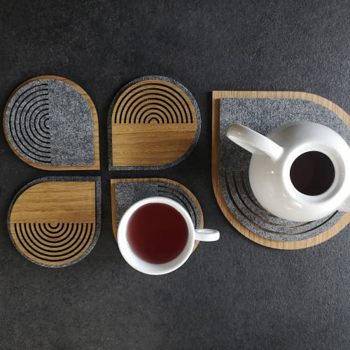 Wood and gray felt coasters "Disco". Set of 4 | Tableware by DecoMundo Home