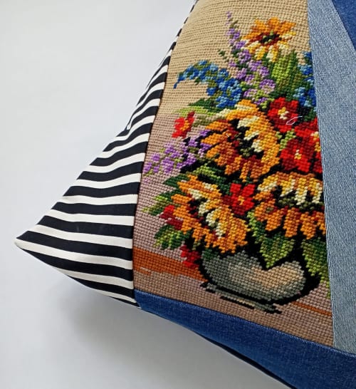 Blumenkissen | Linens & Bedding by DaWitt