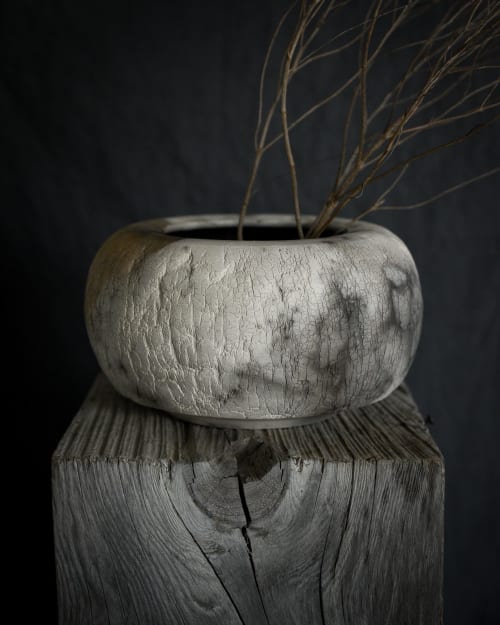 Cenizas Distressed Vessel No.5 | Sculptures by Alex Roby Design