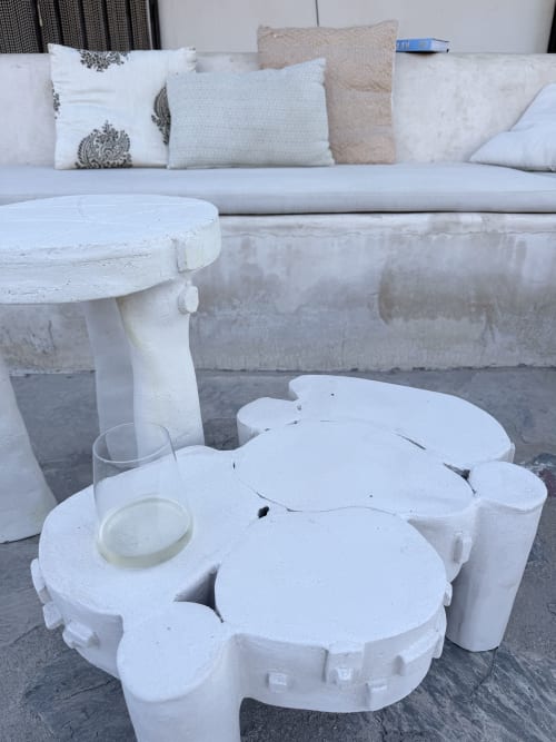 Organic sculptural side table in white stoneware. Outdoor pr | Tables by Ingrid Vermulst by Studio Wild Orange
