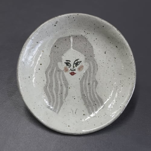 Ceramic plate with woman - bowls with sleeping women and child | Ceramic Plates by Muddythings by Mayon Hanania