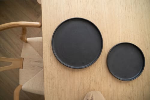 Black Matte Stoneware Dinner Plate