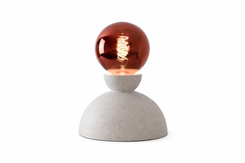 Halsbånd table lamp white - A sculpture and a light. | Lamps by ENOceramics