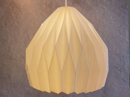 Morphe Giant paper pendant lamp on Ekohunters