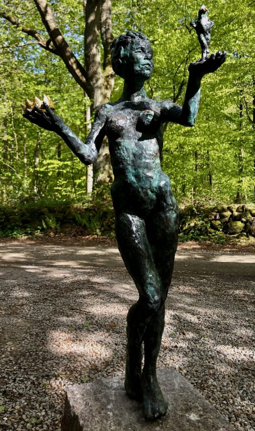 Which Hand....? | Public Sculptures by Helle Rask Crawford | Egeskov Castle in Kværndrup