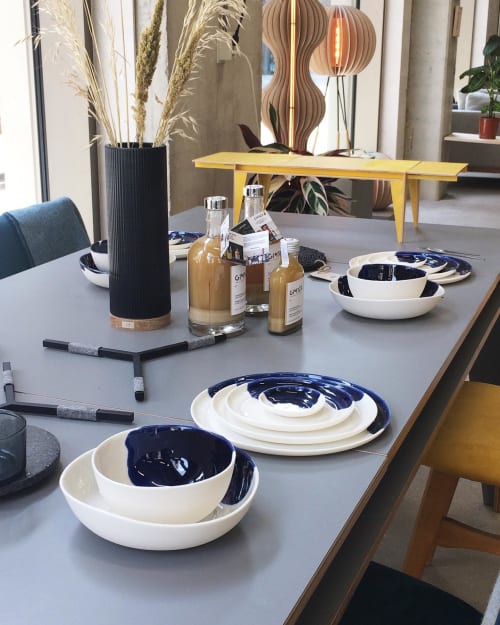 ALS GEGOTEN deep plate | Ceramic Plates by Ineke v