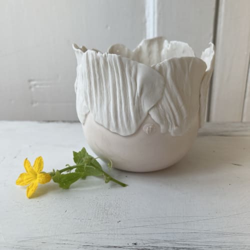delicate flowerlike porcelain planter | Decorative Objects by Helene Fleury