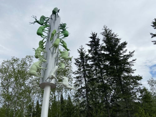 Battre le sentier | Public Sculptures by COOKE-SASSEVILLE | Zoo Sauvage de Saint-Felicien in Saint-Félicien