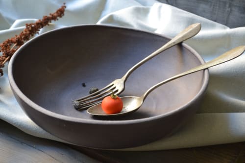 Anthricite salad bowl | Ceramic Plates by Homatino ceramics | The Zillers in Athina