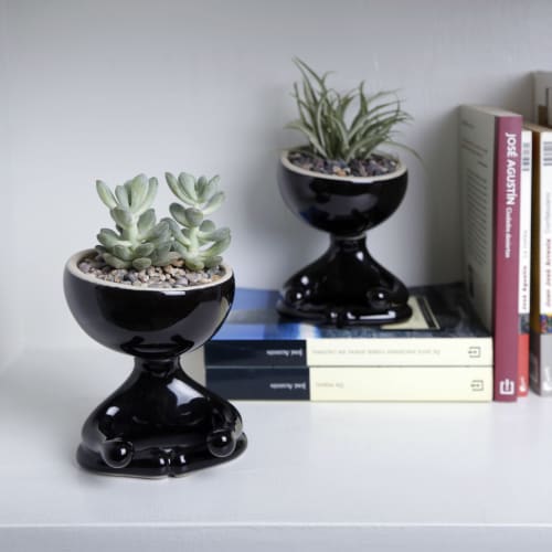 Robertiño Zen Plant Pot - Black | Vases & Vessels by Estudio Floga