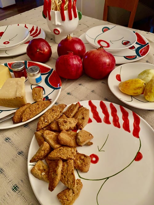 Plate with face of sellers | Dinnerware by Patrizia Italiano