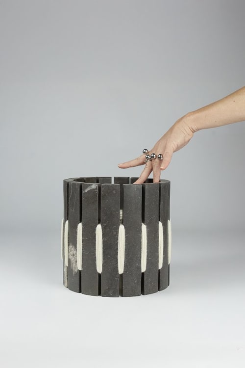 Cuna _ medio | Decorative Objects by gumdesign