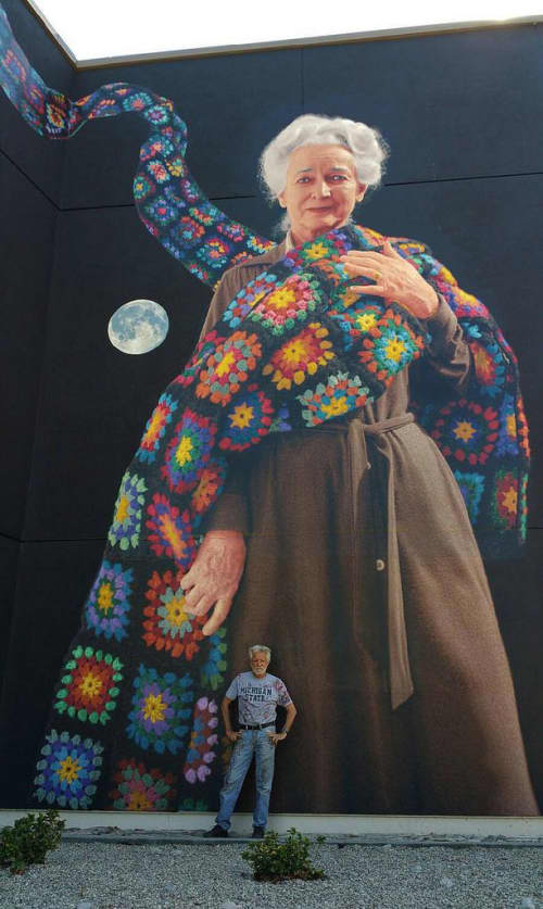 The Freeway Lady | Murals by Kent Twitchell | Los Angeles Valley College in Los Angeles