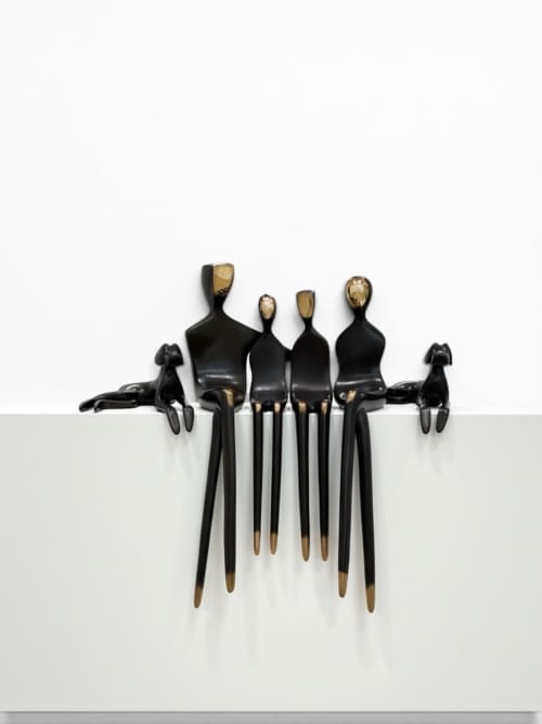 Family of Four with dogs | Sculptures by YENNY COCQ