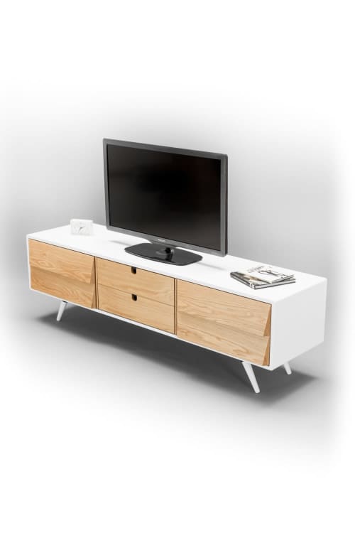 Credenza in Solid Board Oak | Storage by Manuel Barrera Habitables. Item composed of walnut