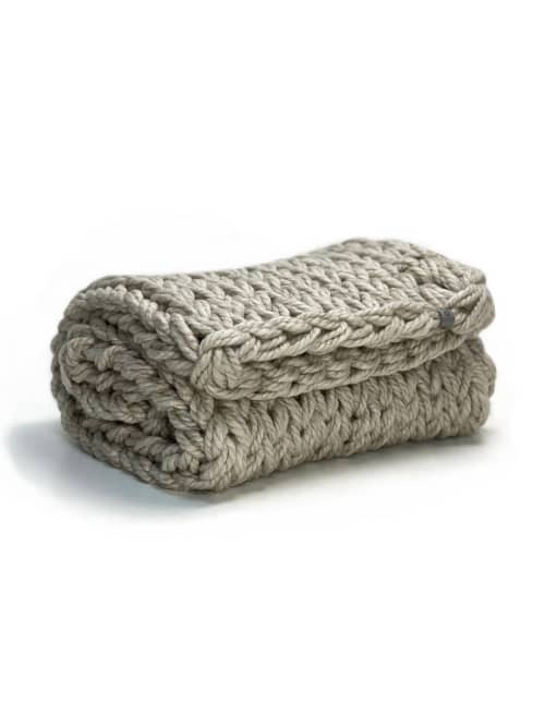 Chunky knit blanket champagne | Linens & Bedding by Anzy Home. Item made of fiber