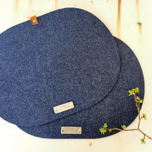 Navy blue oval felt table placemats "bon appetit!". Set of 2 by