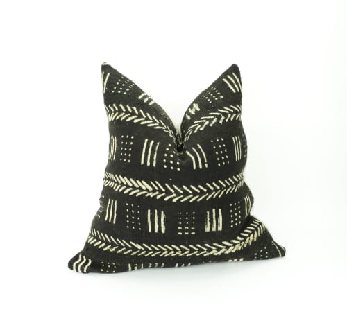 Black mudcloth hot sale pillow