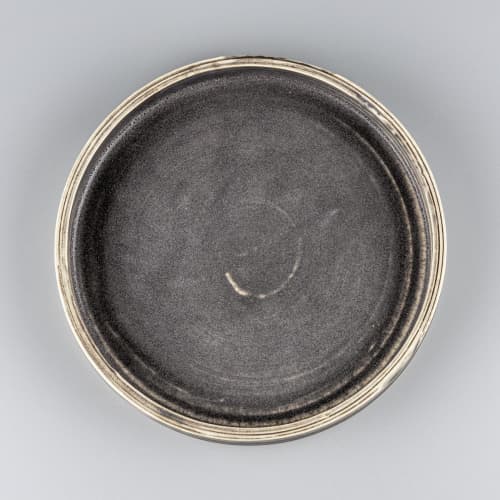 Plate Ginnad Erret | Dinnerware by Svetlana Savcic / Stonessa. Item composed of stoneware compatible with minimalism and contemporary style