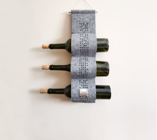 Wine bottle holder "In vino veritas", hanging wine rack | Tableware by DecoMundo Home. Item composed of fabric and aluminum in minimalism or industrial style