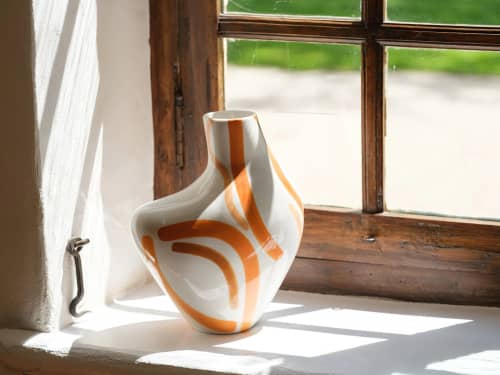 The organic Buste vase Éclat ambré 6 | Vases & Vessels by Laura Dujoncquoy
