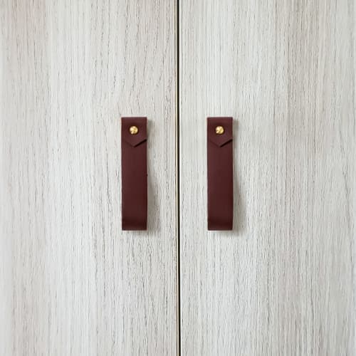 Medium Leather Pull [V'ed End] | Hardware by Keyaiira | leather + fiber | Artist Studio in Santa Rosa. Item made of leather