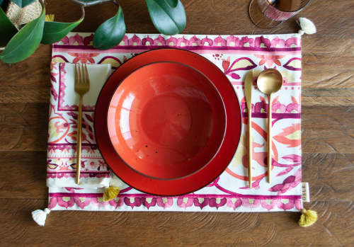 Magenta Placemats | Tableware by OSLÉ HOME DECOR. Item made of fabric