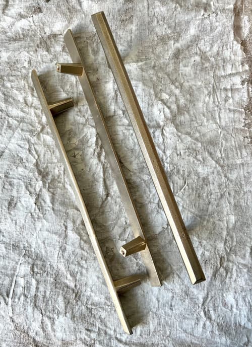 PYRA series, 17.5" appliance pull, various finishes | Hardware by Shayne Fox Hardware. Item made of bronze
