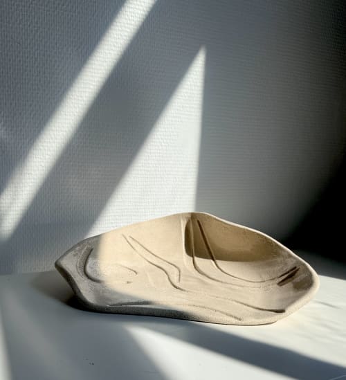 The Terra plate 6 | Ceramic Plates by Laura Dujoncquoy