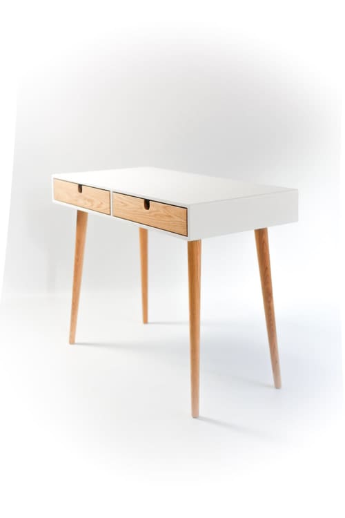 Desk Lacquered in White and Oak Drawers | Tables by Manuel Barrera Habitables. Item made of oak wood