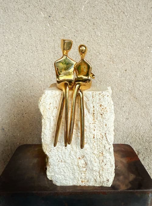 Caress in gold | Sculptures by YENNY COCQ