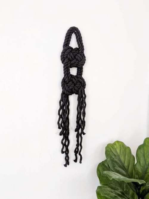 THE JOSEPHINE Modern Black Macrame Wall Hanging, Wall | Wall Hangings by Damaris Kovach. Item made of fiber