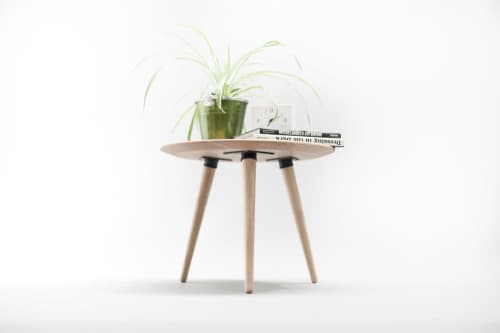 Round Coffee Table Made of Solid Oak | Tables by Manuel Barrera Habitables. Item composed of oak wood
