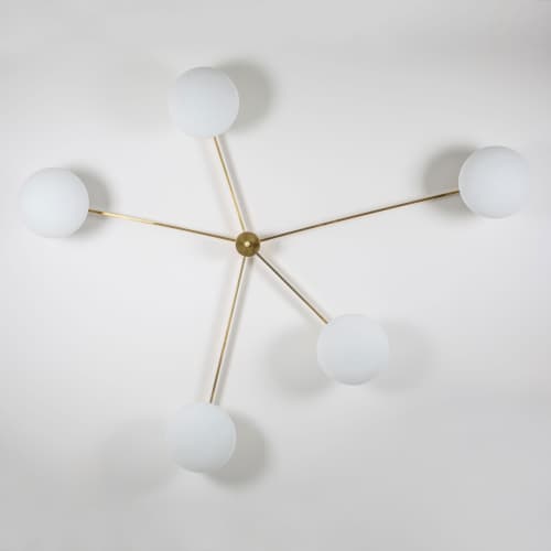 Stella Starfish | Chandeliers by DESIGN FOR MACHA. Item composed of brass and ceramic