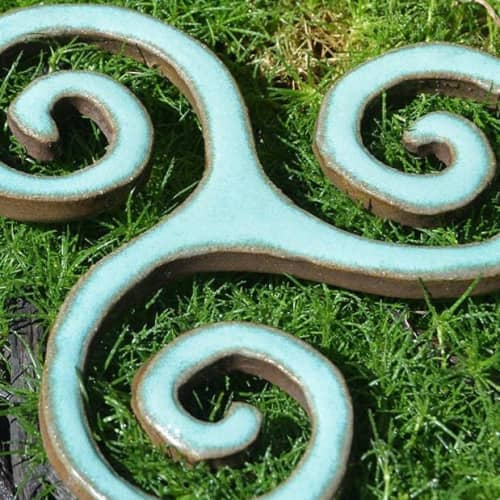 The Triskelion Celtic Knot | Wall Sculpture in Wall Hangings by Studio Strietnberger / Knottery Pottery - Kathleen Streitenberger. Item made of ceramic