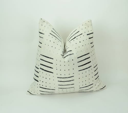 white mudcloth pillow // mudcloth cushion // tribal mud | Pillows by velvet + linen