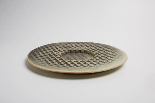 Polygon Stoneware Plate - Dinnerware | Dinnerware by Artilugis | L'Aliança d'Anglès 1919 in Anglès. Item made of stoneware compatible with minimalism and contemporary style