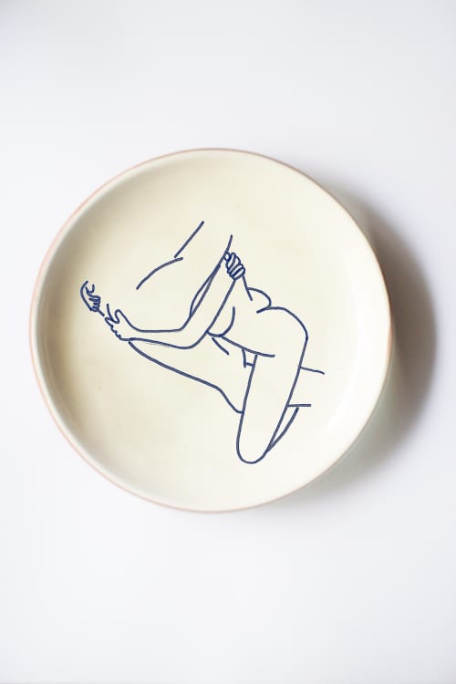 L'un dans l'Autre Plate | Dinnerware by OM Editions: A Limited Edition Furniture Collection. Item made of ceramic