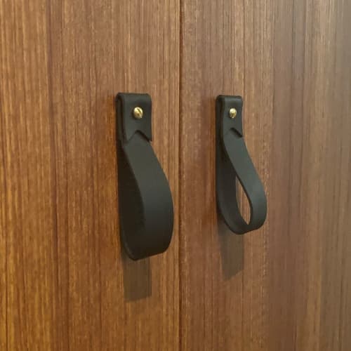 Medium Leather Pull [Flag End] | Hardware by Keyaiira | leather + fiber | Artist Studio in Santa Rosa. Item composed of leather