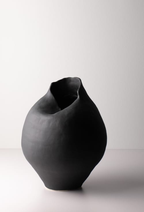freeform vessel 17 | Sculptures by Ashley Perez. Item composed of ceramic in minimalism or contemporary style