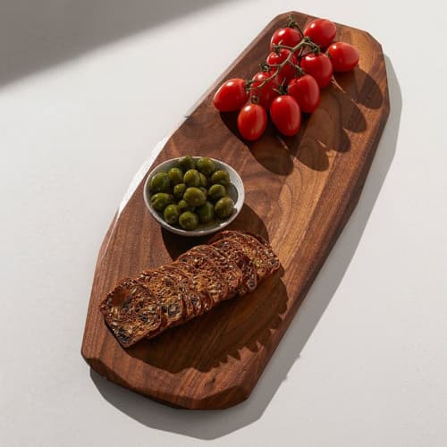 Géo board - planche #2 | Serveware by Nadine Hajjar Studio. Item made of walnut works with minimalism & contemporary style